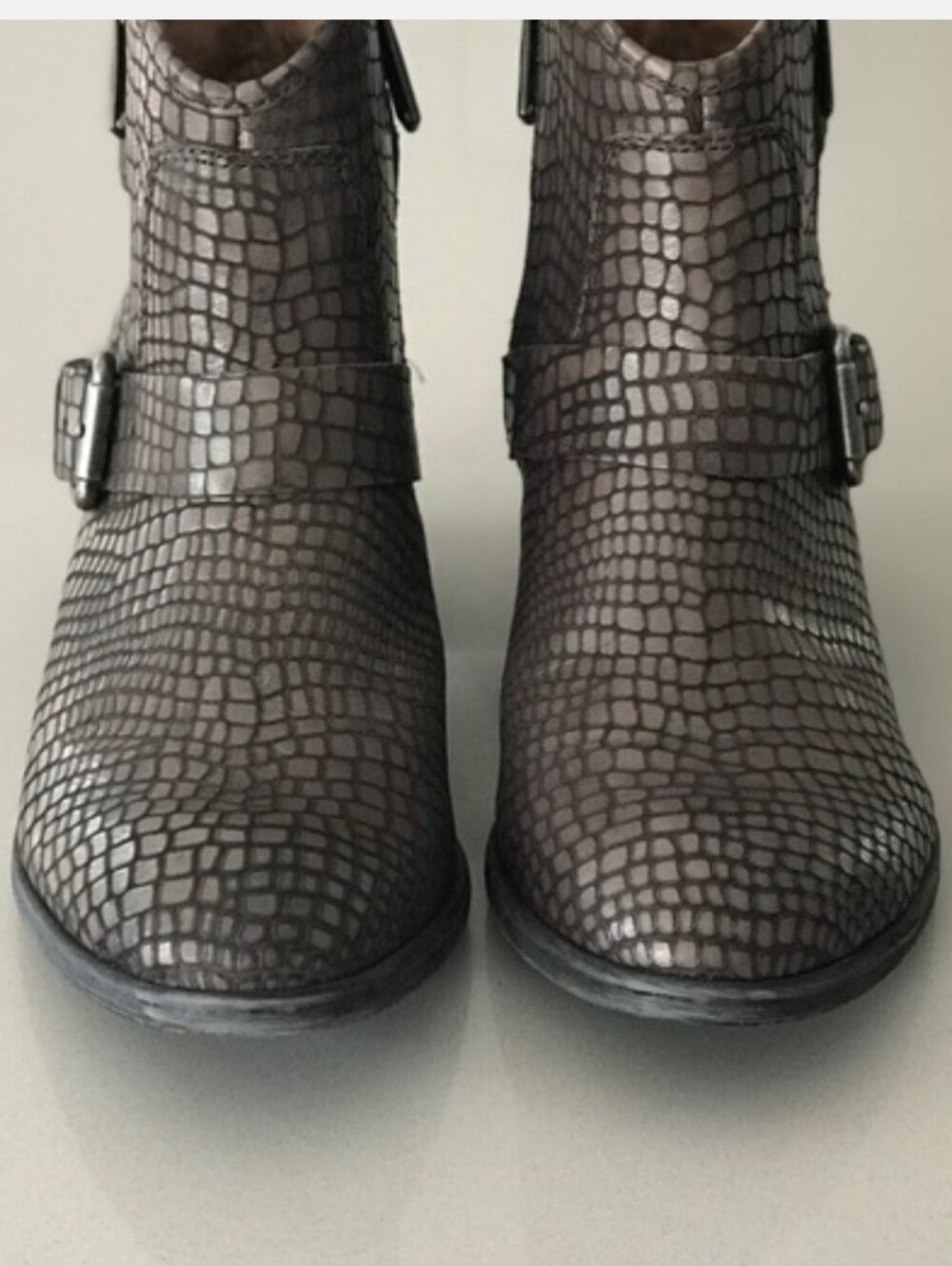 Donald Pliner DALIS Charcoal Python Leather Hooded Ankle Booties 8.5M - Picture 3 of 6